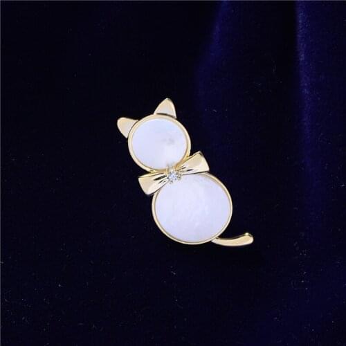 Japan and Korea New Fashion Cute Shell Zircon Lucky Cat Brooches for Women Small Collar Pin Simple Shirt Suit Buckle Broches
