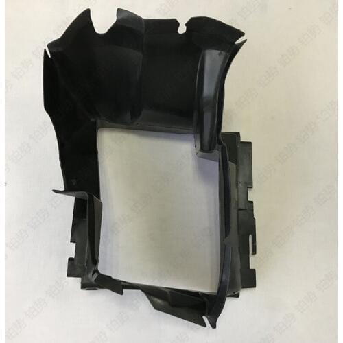 Charge air cooler small water tank air guiding device 2010-vol ksw age nto uar eg Car engine water tank charge air cooler air duct frame outer cover