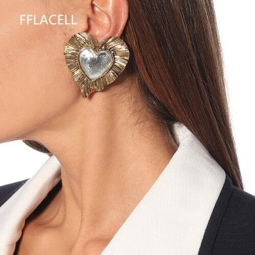 FFLACELL Vintage Lotus Leaf Edge Golden Love Texture Exaggerated Three-dimensional Peach Heart Earrings Women Party Accessories