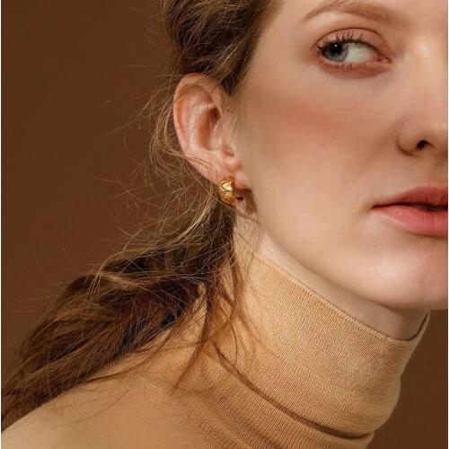 INS classic exquisite fashion wild retro diamond pattern small circle metal earrings commuter earrings do not fade