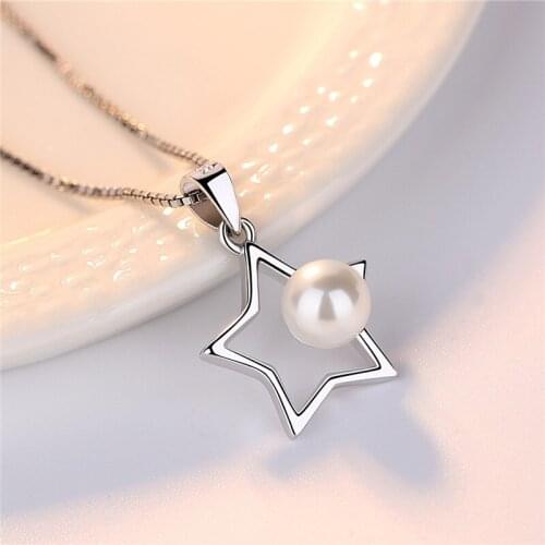 Womens Elegant Hollow Five-Pointed Star Inlaid Pearl Pendant Clavicle Chain Necklace Fashion Jewelry Gifts NL0451