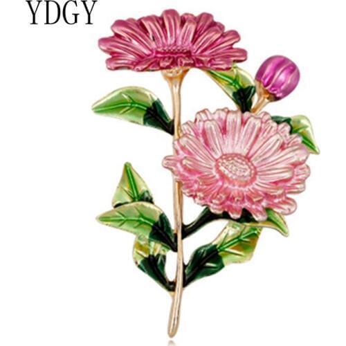 YDGYRosa de Bebe Daisy Bouquet Broches de esmalte Metal Flores bodas Banquete broche para Mujeres y Hombres