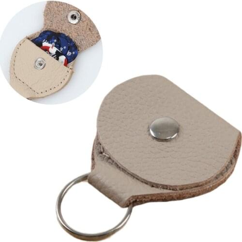 1Pcs High Quality Guitar Pick Holder Genuine Leather Plectrum Shape Guitarra Guitar Bag Keychain Case Accessories Q5C2