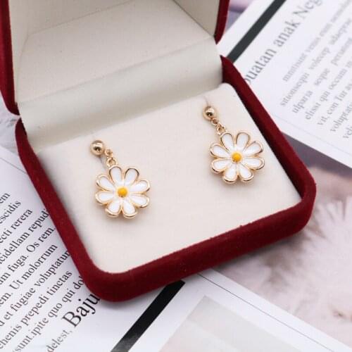 Cute Flower Earrings White Dripping Brincos Copper Material Polished Sweet Light Weight Exquisite Accessories