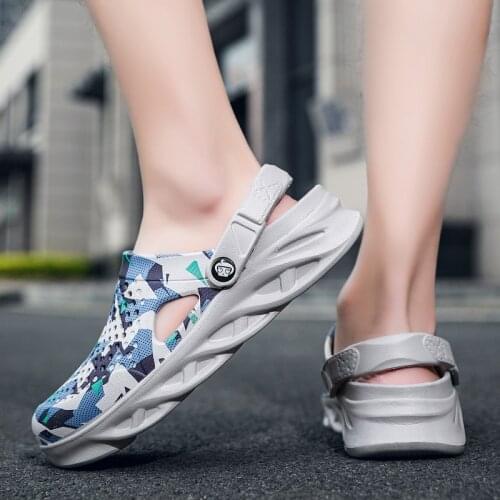 Outdoor Summer Sandals Men Casual Shoes Mules Clogs Breathable Beach Slippers Male Water Hollow Jelly Chaussure Homme Slippers