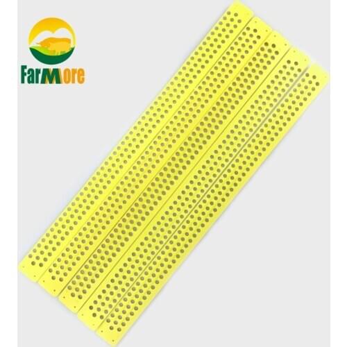 10pcs Beekeeping Powder Removal Device Yellow Flakes Off Plastic Off the Powder Feeder 40*2.8cm Bee Hole diameter 0.5 mm