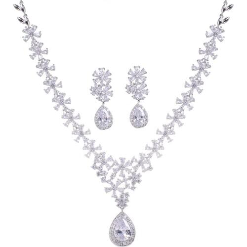 Bettyue Fashion Arrival Flower Shape Cubic Zircon Jewelry Set For Women Nioble Necklace And Eariing Elegant Ornament Party Gift