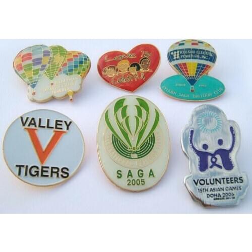 Iron soft enamel customized lapel pin with clutch