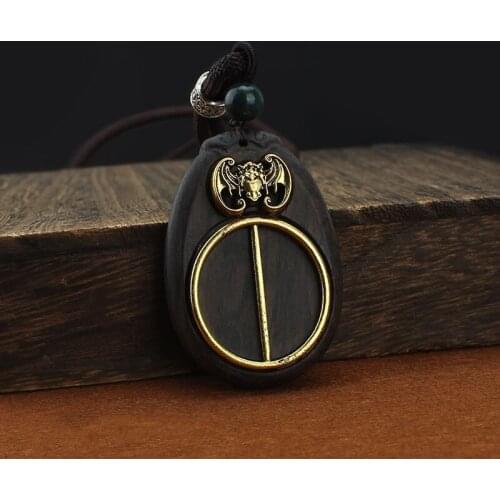 Vintage Luck Fish Lion Beast Bat Amulet Collar Necklace Handmade Exaggerated Wooden Long Sweater Chain Pendant Necklace