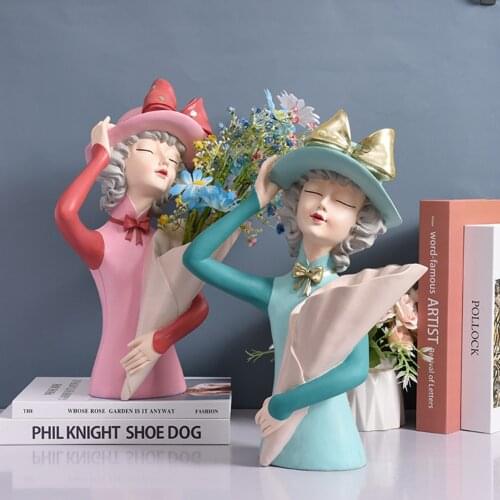 Resin Girl with Bouquet Figurines Interior Home Living Room Office Nordic Modern Flower Vase Desk Crafts Gift Decoration