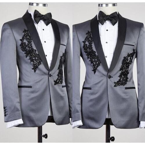 2020 Silver Grey Mens Wedding Tuxedos Lace Appliqued Pinstripe Single Jacket One Button Groom Groomsmen Suits