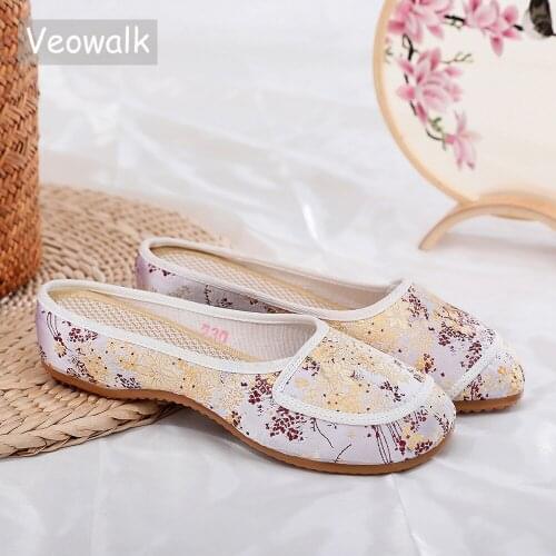 Veowalk Chinese Silk Embroidered Women Mules Slipper All Seasons Comfortable Ladies Old Beijing Flat Slides Shoes