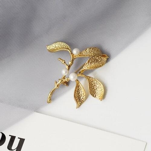 BALANBIU Texture Leaves Branch Brooch For Women Unique Acrylic Pearl Fruit Gold Color Sweater Coat Pin Fashion Jewelry Wholesale