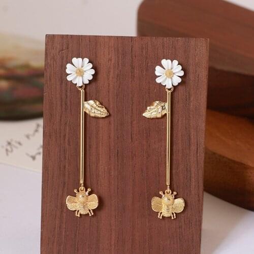 European and American jewelry exquisite enamel glaze daisy flower small cute little bee one-word long earrings earring girls