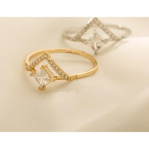 Delicate Sparkling Golden Copper Crown Square Zircon Ringg For Women copper Aesthetic Rings Bridal Wedding Jewelry Gift