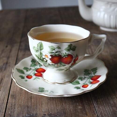 European Phnom Penh Big Strawberry Retro Ceramic Coffee Cup with Saucer Set Creative Porcelain Hand Painted Teacup Drinkware