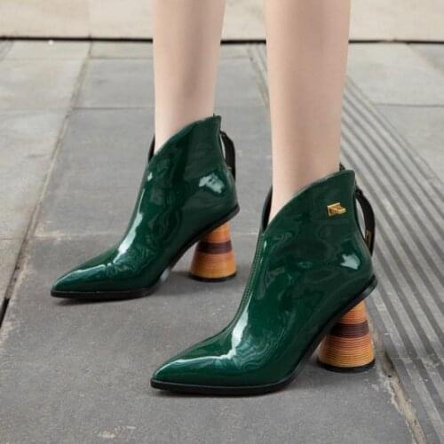 British Style Vintage Patent Leather Short Boots Womens Shoe Autumn 2021 New Thick Heel Pointed Toe Chelsea Boots Ankle Booties