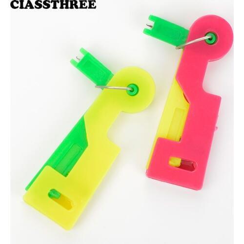 CIASSTHREE Crochet Hook Craft Tools Crochet Needle Elderly Use Automatic Easy Device Threader Thread Guide