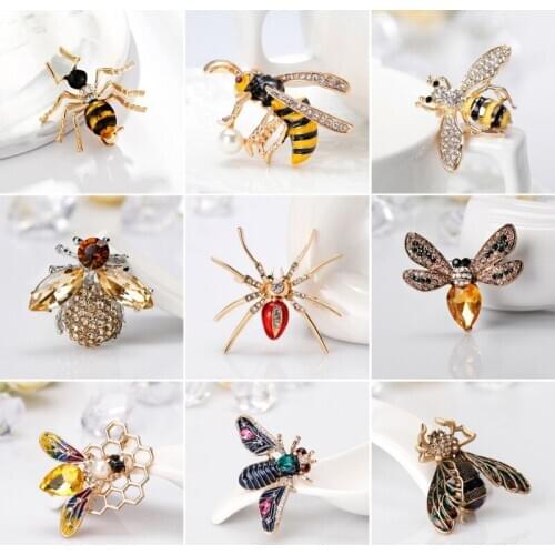 Crystal Large Spider Brooches for Women Rhinestone Insect Animal Brooch Pins Wedding Clothing Design Elegant Accessories AG205