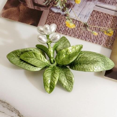 South Korea jewelry Vintage basil leaves emerald shawl buckle antique female brooch pin chain.scarves buckle a corsage