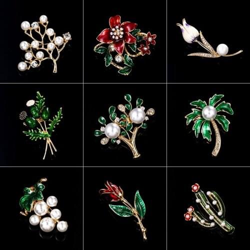 New Elegant Woman Pearl Flower Brooches Retro Fashion Rhinestone Brooches Pins Wedding Jewelry Clothes Accessories Wholesale