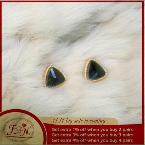 Classic Daily Office Style Golden Color Black Stone Triangle Shape Fashion Stud Earrings Hot Sale Amazing Gift for Girl & Women