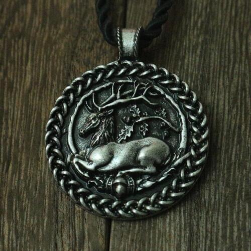 Lanseis 1pcs Oak and the Antler Ornament of a deer lying in a circle of oak jewelry animal deer pendant viking women neckl