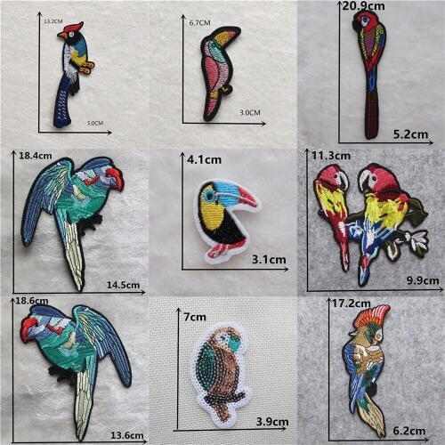 High quality parrot Stripes Patches Animal Embroidered Applique Iron On Patch DIY Clothing Accessories thermo-stickers Badges