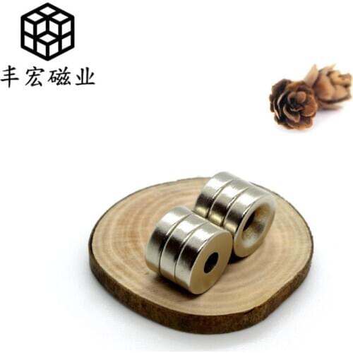 D10 * 3-3 round with hole strong magnet mobile phone bracket lamp plastic strong magnet 10*3 Hole 3 iron absorbing Stone