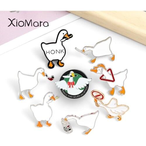 Honk Enamel Pins Dagger Goose Lapel Pin Angry Goose with Knife Brooches Accessories for Bag Jacket Backpack Decoration Jewelry