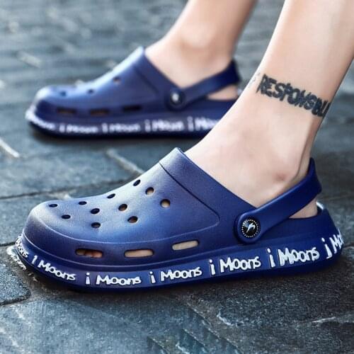 Mens sandals slippers Cool breathable hole shoes Summer outdoor beach wading shoes leisure flip-flops Large size 39-45