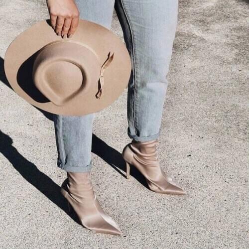 Hot style elastic boots spring/fall 2020 red, black, blue and apricot style high toe, thin heel and medium hose boots.T003