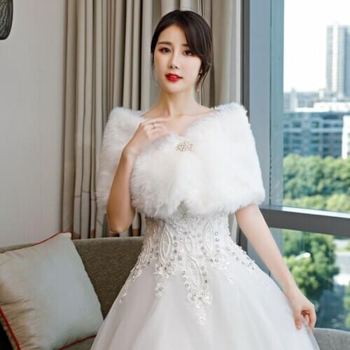 Women Bride 1920s Fuzzy Plush Shawl Wrap Stole with Imitation Pearl Buckle Winter Warm Cover Up Wedding Cape Shrug Scarf