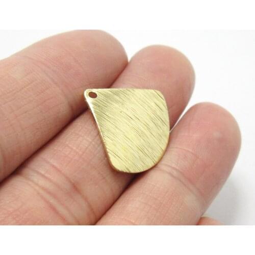 Brass earring charm 21.5x19mm Textured ginkgo leaf Raw brass Camber sector pendant R1226