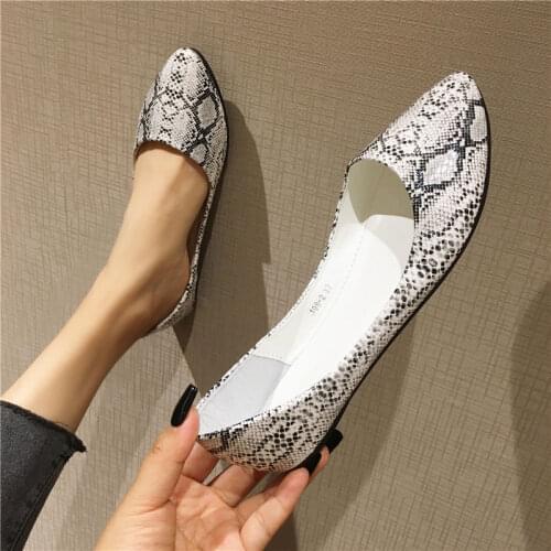 Women Flat Shoes Fashion Belt Buckle Woman Loafer Shoes Flats Spring Autumn Womens Fashion Ballet Black Casual Shoes