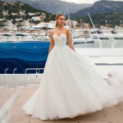 Strapless A-line Elegant Empire Lace Tulle Beach Wedding Dress vestido noiva praia Crystals Belt Bridal Dress
