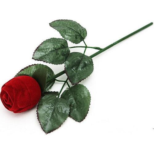 Simulation of roses propose marriage Wedding ring box