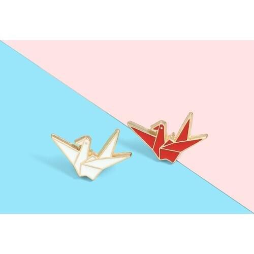 Cartoon Paper Cranes Enamel Pins Cute White Red Origami Bird Brooch Bag shirt Button Badges Simple Animal Jewelry Gift for Kids