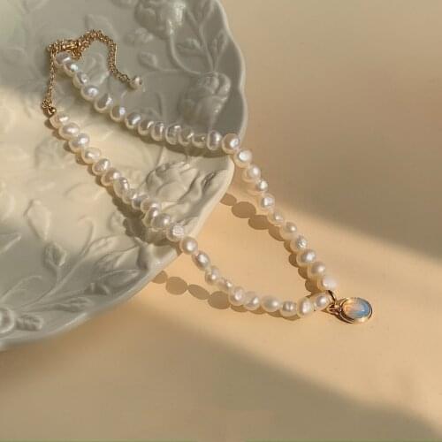 Vintage Palace Style Oil Painting Girl Baroque Freshwater Pearl Moonstone Pendant Necklace Chokers Necklace