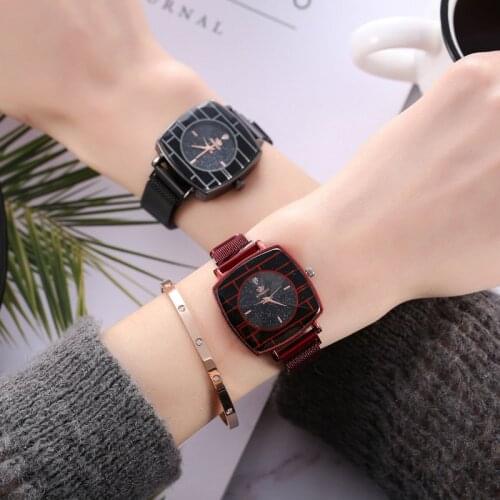 New fashion starry sky watch female magnet magnet Milan mesh band watch diamond square quartz magnet watch