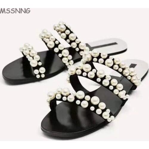 Women Pearl Slippers Classic Black Open-toed Flat with Fashion Beaded Beach Female Slippers Outside Woman Slides Wholesale