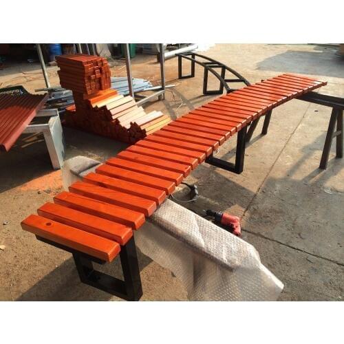 Customized Outdoor park anticorrosive wood chair playground park recreational solid wood around tree long cast iron round chair