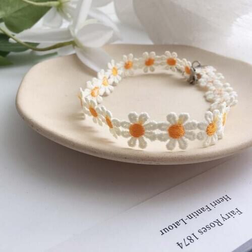 Classic Fashion Daisy Collar Women Lace Collar Party Casual Bohemian Yellow Flower Hippie Necklace White