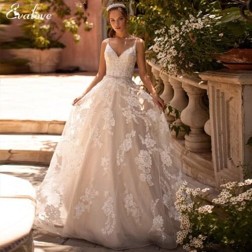 EVALOVE Luxury Spaghetti Straps Beading Backless Bride A-Line Wedding Dresses Gorgeous Appliques Court Train Vintage Bridal Gown