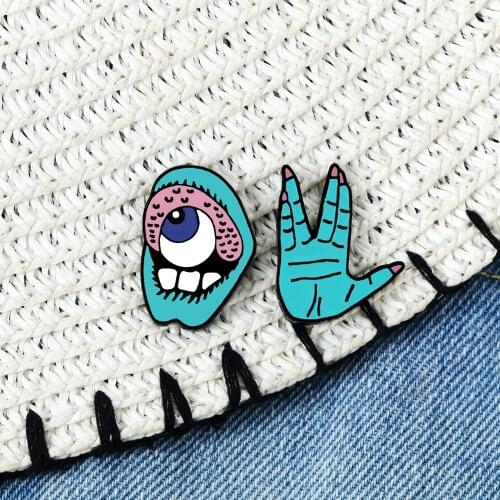Funny Green Hand Brooches Lips Tongue Eyes In the Mouth Enamel Pins Exaggeration Organ Lapel Pin Fashion Backpack Jewelry Badge