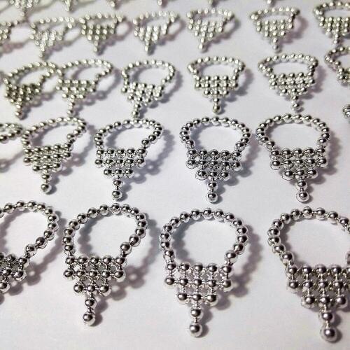 TNNFAAWN Necklaces