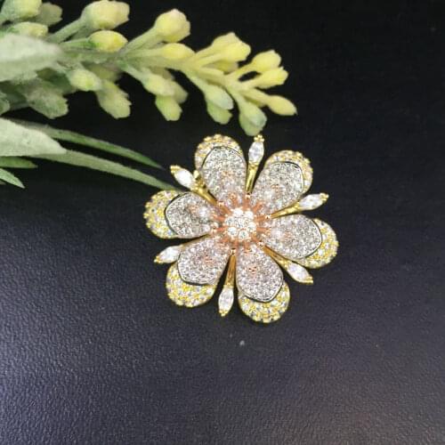 Lanyika Fashion Jewelry Delicate Snowflake Brooch Pendant Dual Use for Wedding Party Micro Pave Popular Gift