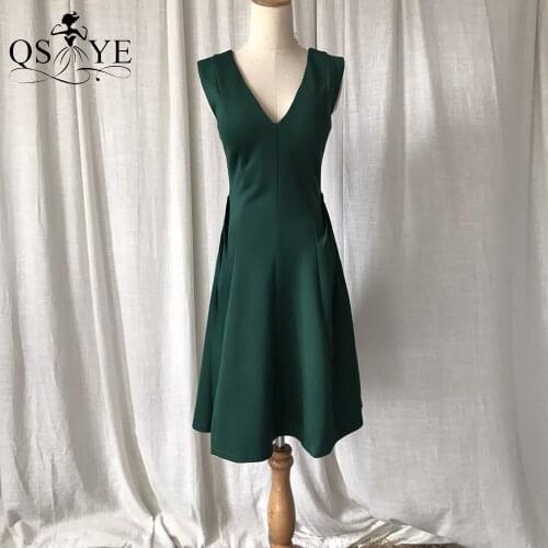 Simple Emerald Short Prom Dresses Unique Cutting Evening Gown A Line Party Gown Ruched Girl Prom Gown V Neck Drop Waistline Gown