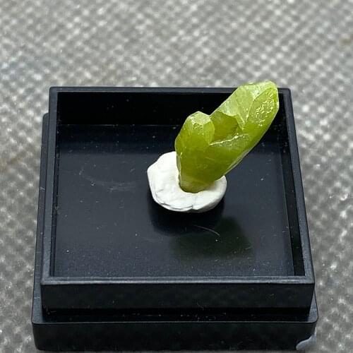 Natural pyromorphite mineral espécime pedras e cristais coleção pedras preciosas quartzo do tamanho da caixa de china 66