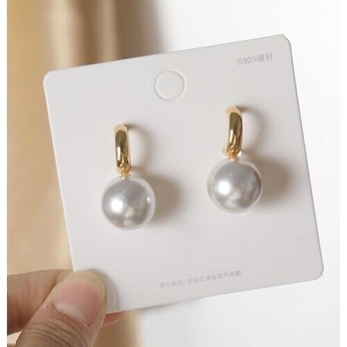 Sweet girl fashion earrings and pearls 2020 new simple and small net red personality super fairy earrings ladies Hypoallergenic